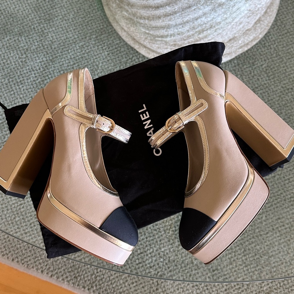 Chanel Mary Jane block heels 2019 - Picture 4 of 14